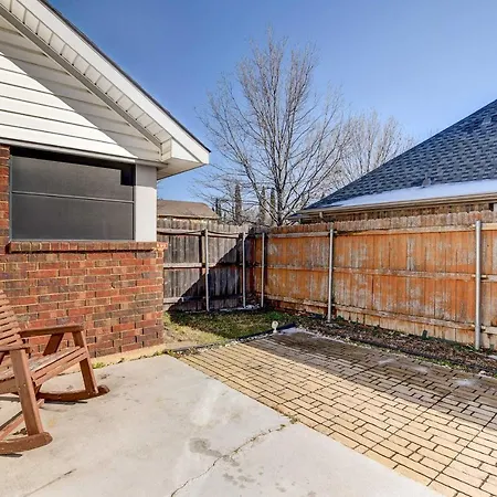 Grand Prairie Home, 4 Mi To Joe Pool Lake!
